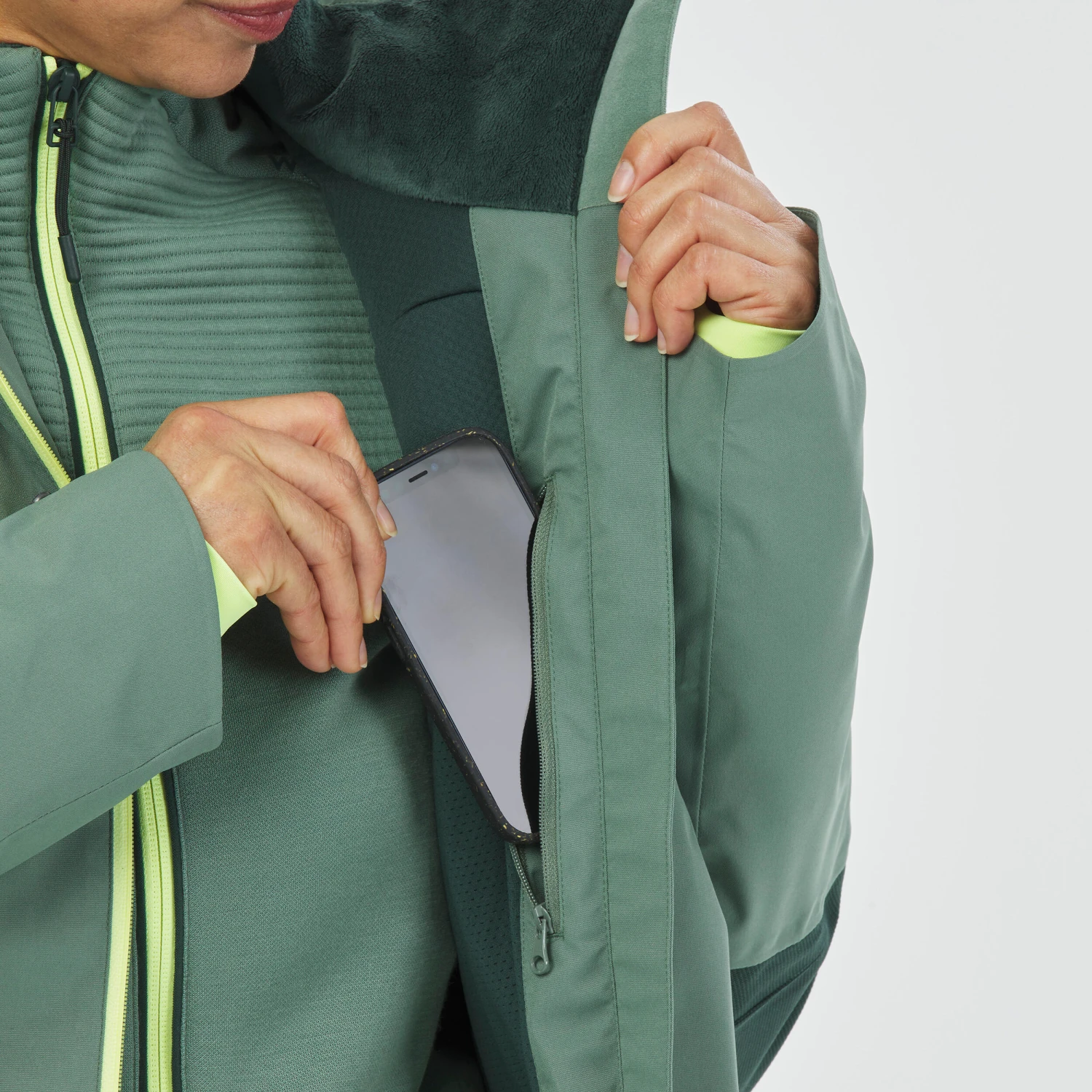 WEDZE Women's Ski Jacket - 500 Green 10 WEDZE Women's Ski Jacket - 500 Green - Image 10