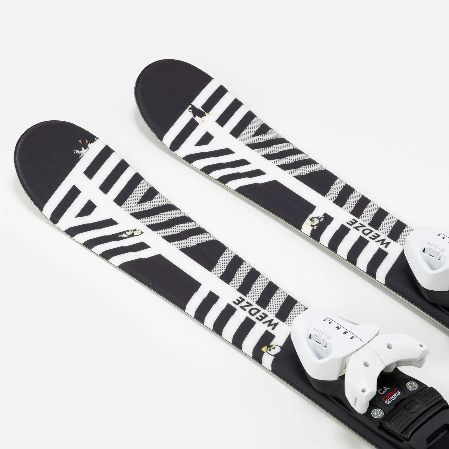 WEDZE Kids' Downhill Skis - Boost 500 Black/White 3 WEDZE Kids' Downhill Skis - Boost 500 Black/White - Image 3